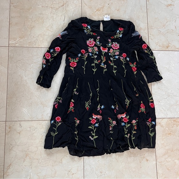 Maeve Dresses & Skirts - Maeve Floral Embroidered Black Dress Sz Medium
